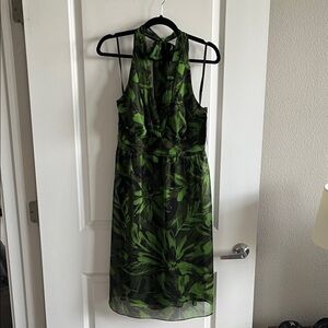 Chic Tropical Backless Dress in Green